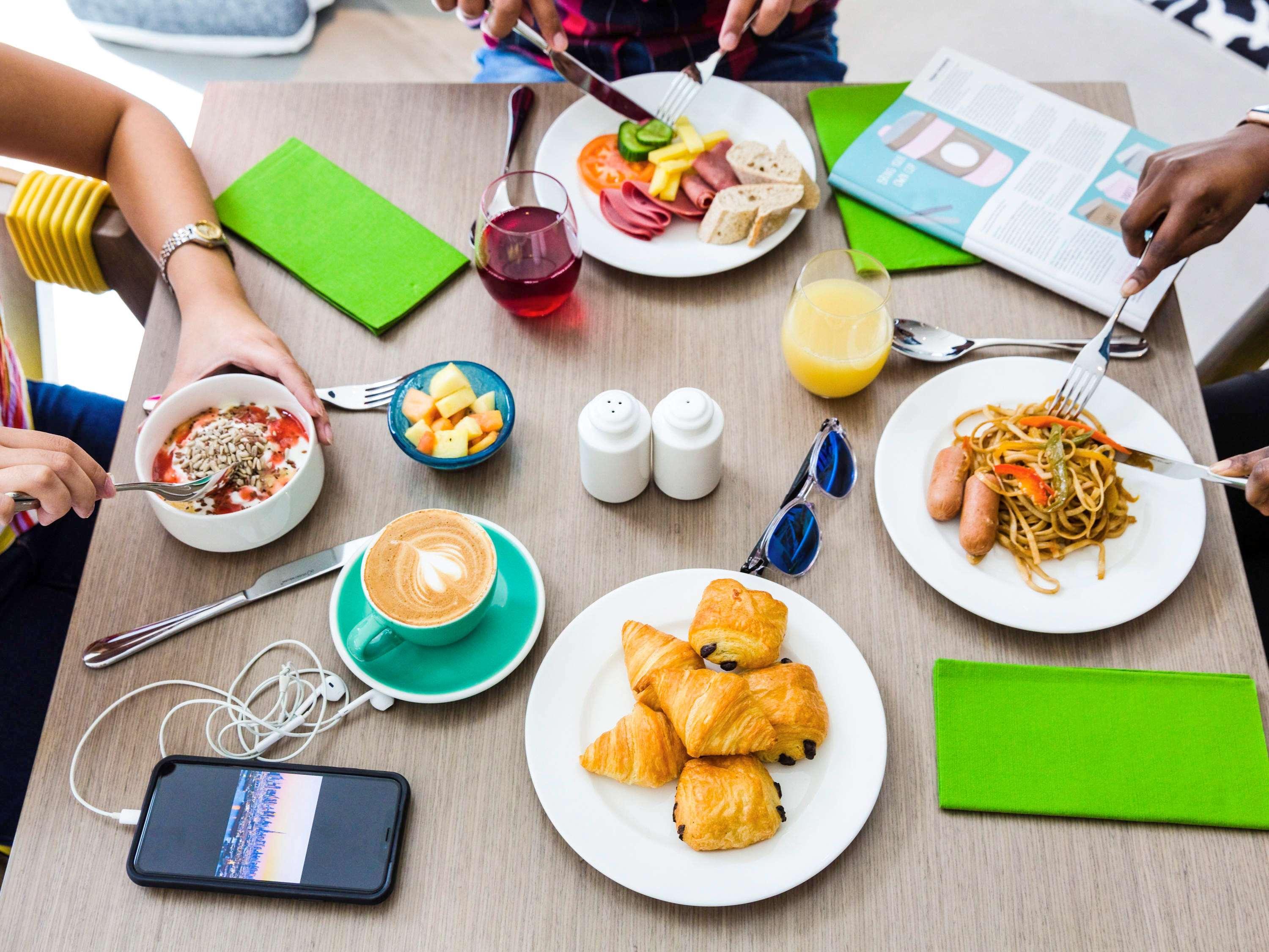 Ibis Styles Dubai Airport Hotel Esterno foto